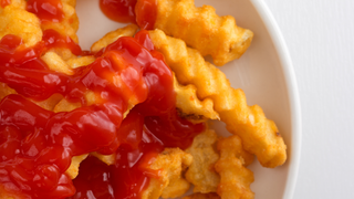 Customers threaten violence over hot dog shop's switch from crinkle-cut fries<em></em>
